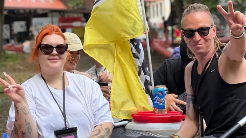 Piráti spojili síly se Sugar Denny. Spolu sjeli Sázavu, Bartoš ji chválil za odvahu Piráti spojili síly se Sugar Denny. Spolu sjeli Sázavu, Bartoš ji chválil za odvahu