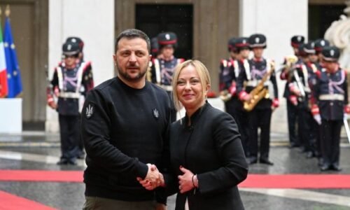 Il Fatto Quotidiano: Meloniová bude pomáhať Zelenskému na stretnutí s Trumpom