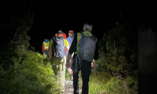 Horskí záchranári pomáhali uviaznutým turistom z ďalekej ázijskej krajiny. Jeden z nich sa zranil