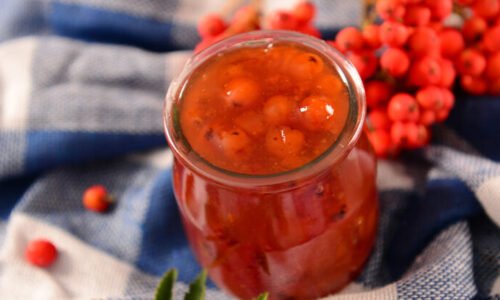 Staré mamy to vedeli: aby jarabinový sirup nebol trpký, stačí počkať na znak prírody a pridať jedno ovocie, výsledok vás šokuje
