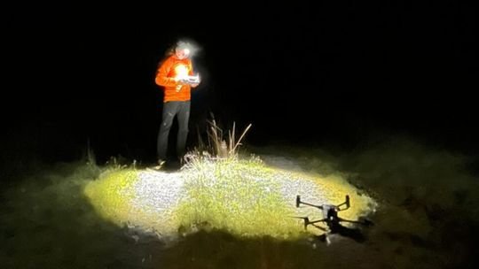 Poľský turista sa pohyboval po neznačenom chodníku, v ťažkom teréne a tme zablúdil. Horskí záchranári ho hľadali do neskorej noci