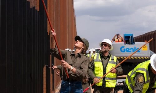 USA: USA tvrdí, že celý južný hraničný múr s Mexikom bude natretý na čierno, aby odradil migrantov