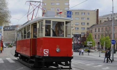 Bratislavská MHD oslavuje 130 rokov, ulicami bude premávať historická električka