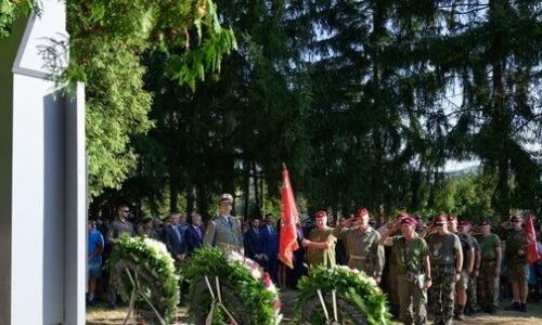 Turisti si pochodom partizánskym chodníkom zo Skýcova do Zlatna pripomenuli SNP