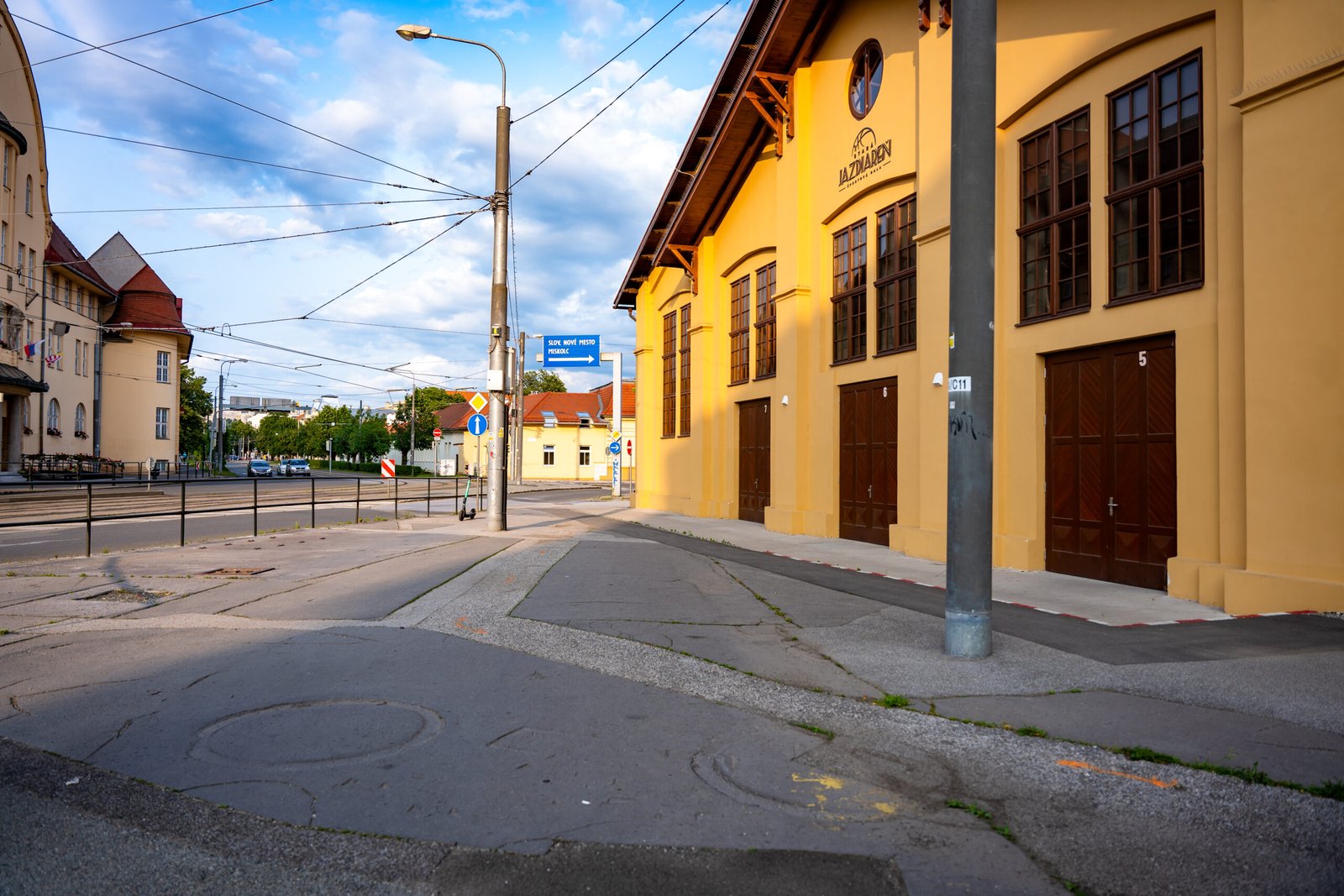 Mesto začína s revitalizáciou okolia športovej haly Stará jazdiareň Mesto začína s revitalizáciou okolia športovej haly Stará jazdiareň