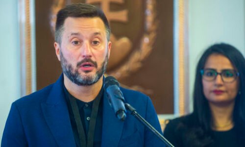Čahojová a Vallo sa do seba opäť pustili. Obviňujú sa z chátrania Jurigovho námestia