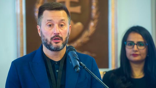 Čahojová a Vallo sa do seba opäť pustili. Obviňujú sa z chátrania Jurigovho námestia