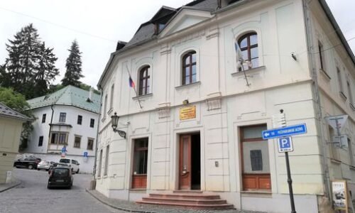 Historická budova v centre Banskej Štiavnice je na predaj. Miestni hovoria o škandalózne nízkej cene