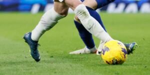 Nedal na radu svojej dcéry. prezidentovi futbalového klubu spôsobili zranenie luxusné topánky