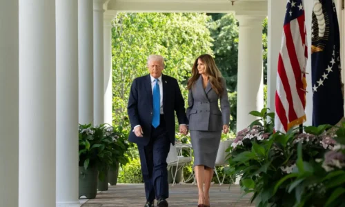 To že sa Melánia odmieta stretnúť so Zelenského manželkou je podstatnejšie ako Trumpove prázdne vyhlásenia