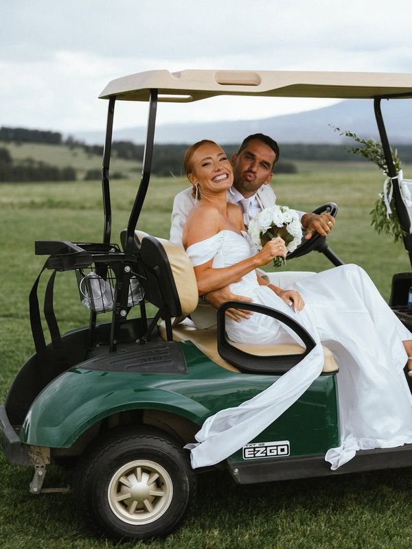FOTO Svadba ako z golfovej rozprávky. Aj mladšia zo sestier Fialkových sa vydala