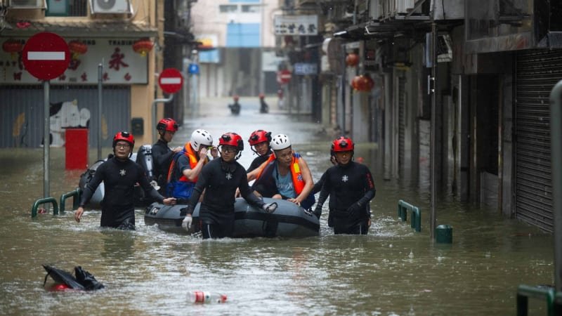 Další katastrofa těžce zkoušených Filipín: V zemi udeřil tajfun Bualoi. Úřady hlásí mrtvé Další katastrofa těžce zkoušených Filipín: V zemi udeřil tajfun Bualoi. Úřady hlásí mrtvé