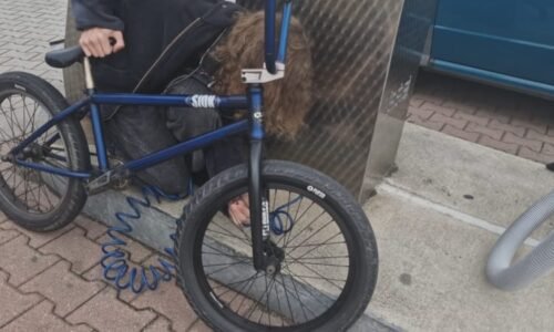 Odvážní deváťáci dopadli zloděje, který jim ukradl kolo. Pachateli hrozí tři roky vězení Odvážní deváťáci dopadli zloděje, který jim ukradl kolo. Pachateli hrozí tři roky vězení