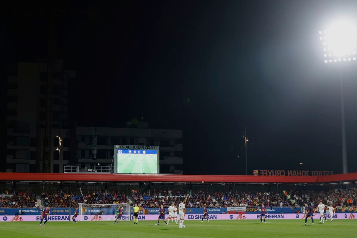 Barcelona opäť raz sklamala fanúšikov. Návrat na Nou Camp sa znova odkladá