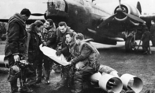 Nebeští hrdinové. Ke slavným českým bombarďákům patřili dvakrát popálený letec i mistr útěků Nebeští hrdinové. Ke slavným českým bombarďákům patřili dvakrát popálený letec i mistr útěků
