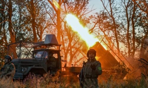 Rusko „vymývá mozky“ uneseným ukrajinským dětem, tvrdí zpráva. Učí je válčit a montovat drony