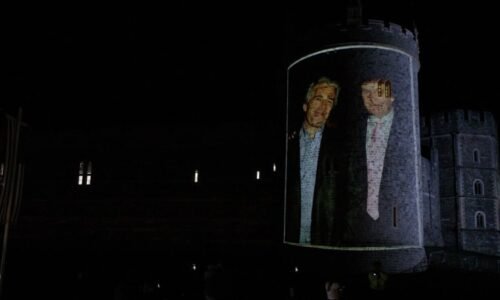 Protest proti Trumpovi: Na Windsoru se objevily jeho fotografie s Epsteinem. Policie zasáhla