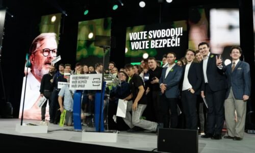 REPORTÁŽ: Absintová zeleň, samý antibabiš a víra Fialy, že napodobí Klause