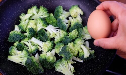It’s simple and delicious that you can cook it everyday! A broccoli and egg recipe