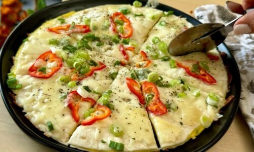Pour the eggs on the tortilla and you will be amazed by the result! Simple and delicious and healthy