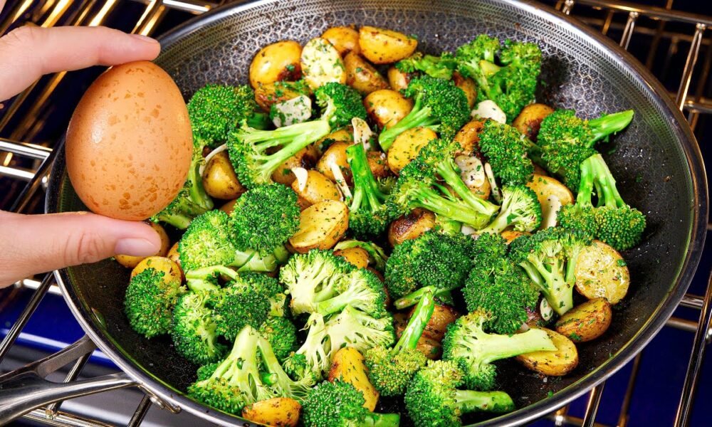 I have never eaten potatoes with broccoli and eggs so delicious! Simple breakfast or dinner recipe!