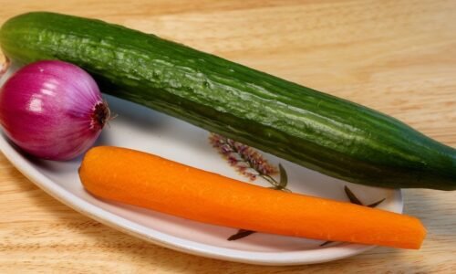 1 Cucumber with 1 carrot. Super simple and delicious dinner or lunch recipe