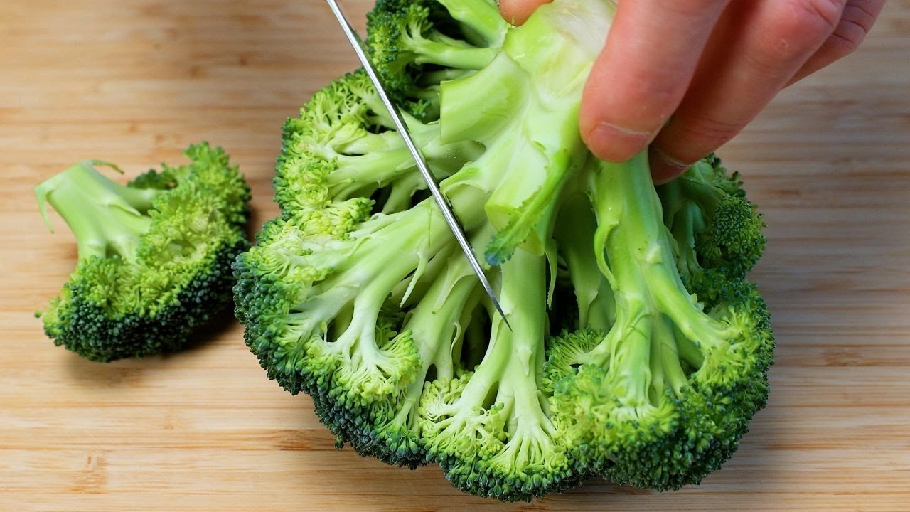 It’s so delicious you can make this everyday! Simple and delicious broccoli recipe