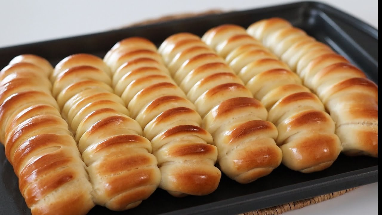 Why didn’t I know this easy recipe before! Super fluffy and soft milk bread! No mixer