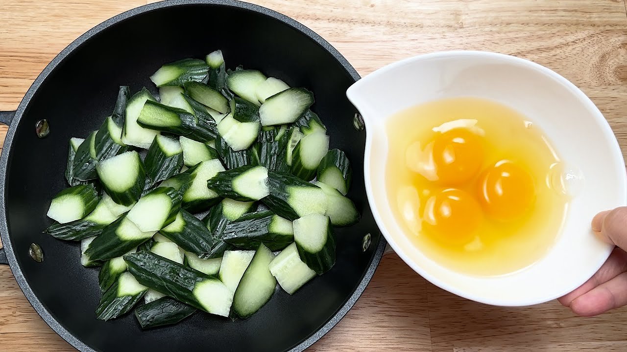 Add 3 eggs to the cucumber and it’s so simple and delicious! Quick dinner recipe