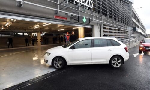 Praha vypíše tendry na nové parkovací domy. Stovky stání přibudou u dvou stanic metra.