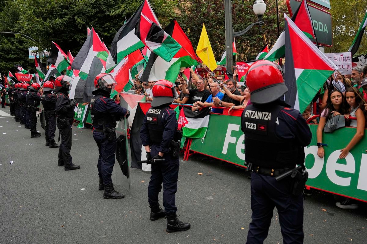 Vuelta: Jedenásta etapa nemá víťaza. Dôvodom boli demonštrácie