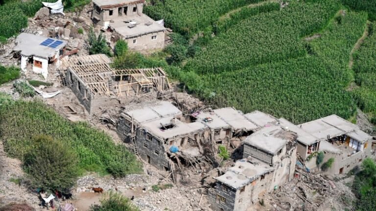 Další zemětřesení v afghánistánu. udeřilo po pondělní katastrofě, která zabila tisíce lidí