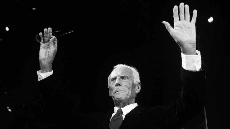 Zemřela módní ikona Giorgio Armani. Oblékal Lady Gagu i fotbalovou reprezentaci Zemřela módní ikona Giorgio Armani. Oblékal Lady Gagu i fotbalovou reprezentaci