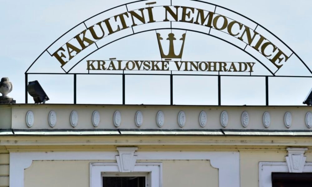 Kontrola odhalila pochybení ve vinohradské nemocnici. Válek oznámil rezignaci ředitele