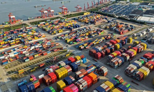 Válka o levné balíčky: Trump „uzavřel“ Číně cestu, Temu či Shein cílí na Evropu, včetně Česka