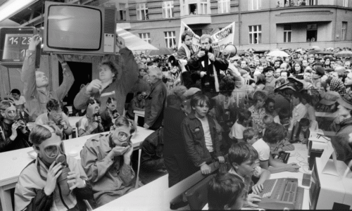 Tak se žilo, když zavřeli Vocáska: Chléb za 2,60, nové metro i Favorit a Havel