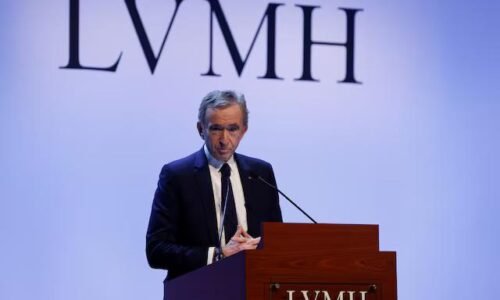 Šéf skupiny LVMH a najbohatší Francúz Arnault odmieta miliardársku daň Šéf skupiny LVMH a najbohatší Francúz Arnault odmieta miliardársku daň