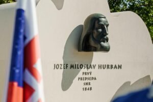 Človek, ktorý bojoval perom i mečom – odhalenie pamätníka Jozefa Miloslava Hurbana v Beckove