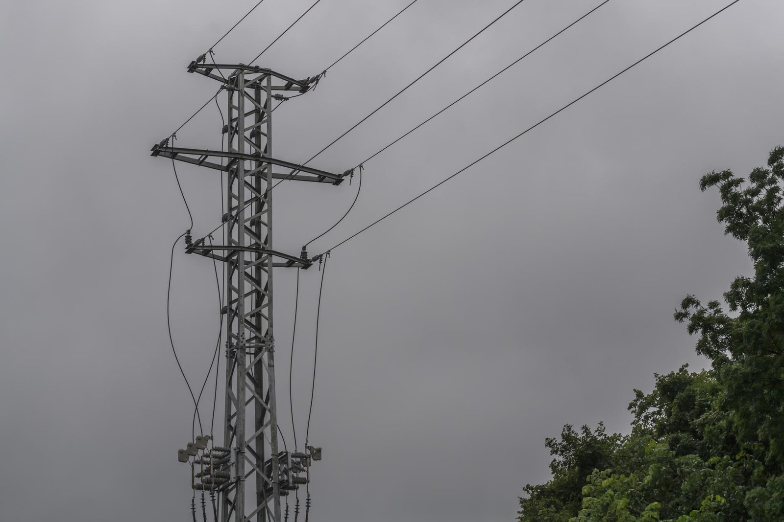 Celková spotreba elektriny vlani medziročne vzrástla o 8,9 percenta. Plynu Slovensko minulo o päť percent viac