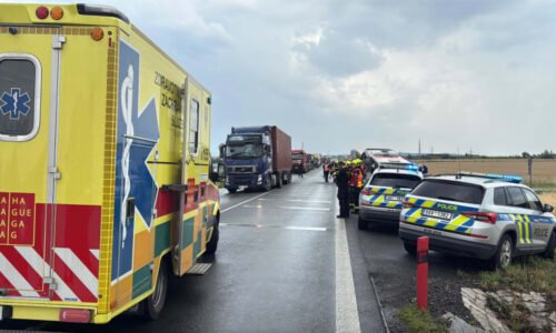 Tragická havárie na Sokolovsku: Muž zemřel v nemocnici, dvě ženy jsou vážně zraněny Tragická havárie na Sokolovsku: Muž zemřel v nemocnici, dvě ženy jsou vážně zraněny