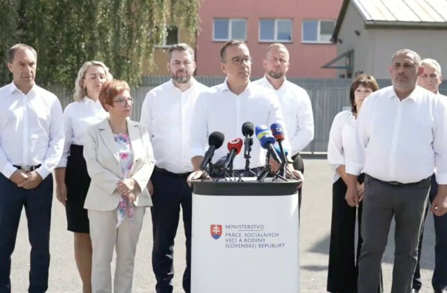 570147_sni-mka-obrazovky-2025-09-01-o-12.35.06-640x420.jpg Práca namiesto dávok vstúpila do platnosti. Prednosť podľa Tomáša dostanú reálne pracovné miesta, nielen obecné služby – VIDEO