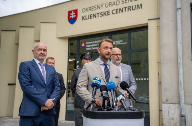 Senica má nové klientske centrum Okresného úradu, otvorilo ho ministerstvo Šutaja Eštoka – VIDEO, FOTO