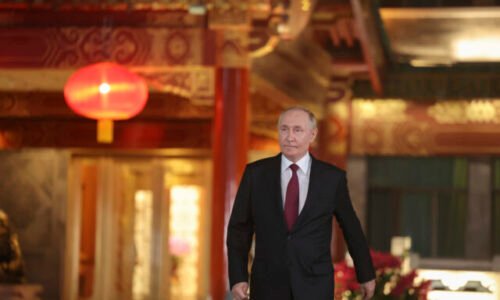 Putinov mrazivý stisk ruky, ktorý môže signalizovať ďalšiu vojnu ruského diktátora, píše The Mirror