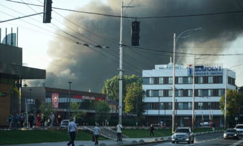 585408_russia_ukraine_war_74687-640x420.jpg Rusko zaútočilo na vládnu budovu v Kyjeve, z miesta stúpa hustý dym. Vyhlásili celoštátnu leteckú pohotovosť