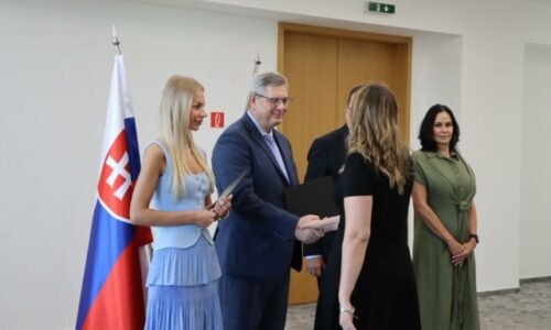 587279_544825047_1183211043834477_8812069024584845842_n-640x420.jpg Minister spravodlivosti Susko vymenoval nových notárov – FOTO