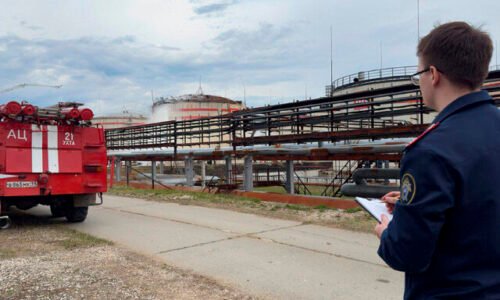 594831_russia_refinery_fire_74908-640x420.jpg Ukrajinský dron zasiahol rafinériu ruskej firmy Bašnefť 1400 kilometrov od frontu