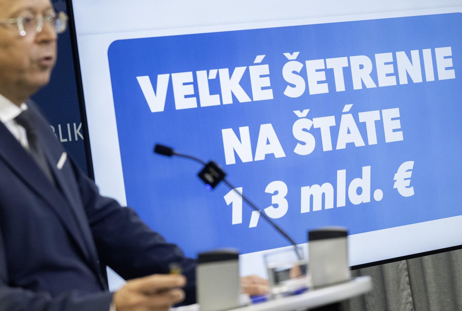 Výdavky škôl, poistenie či pohonné látky. Ministerstvá načrtli, kde nájdu miliónové konsolidačné úspory