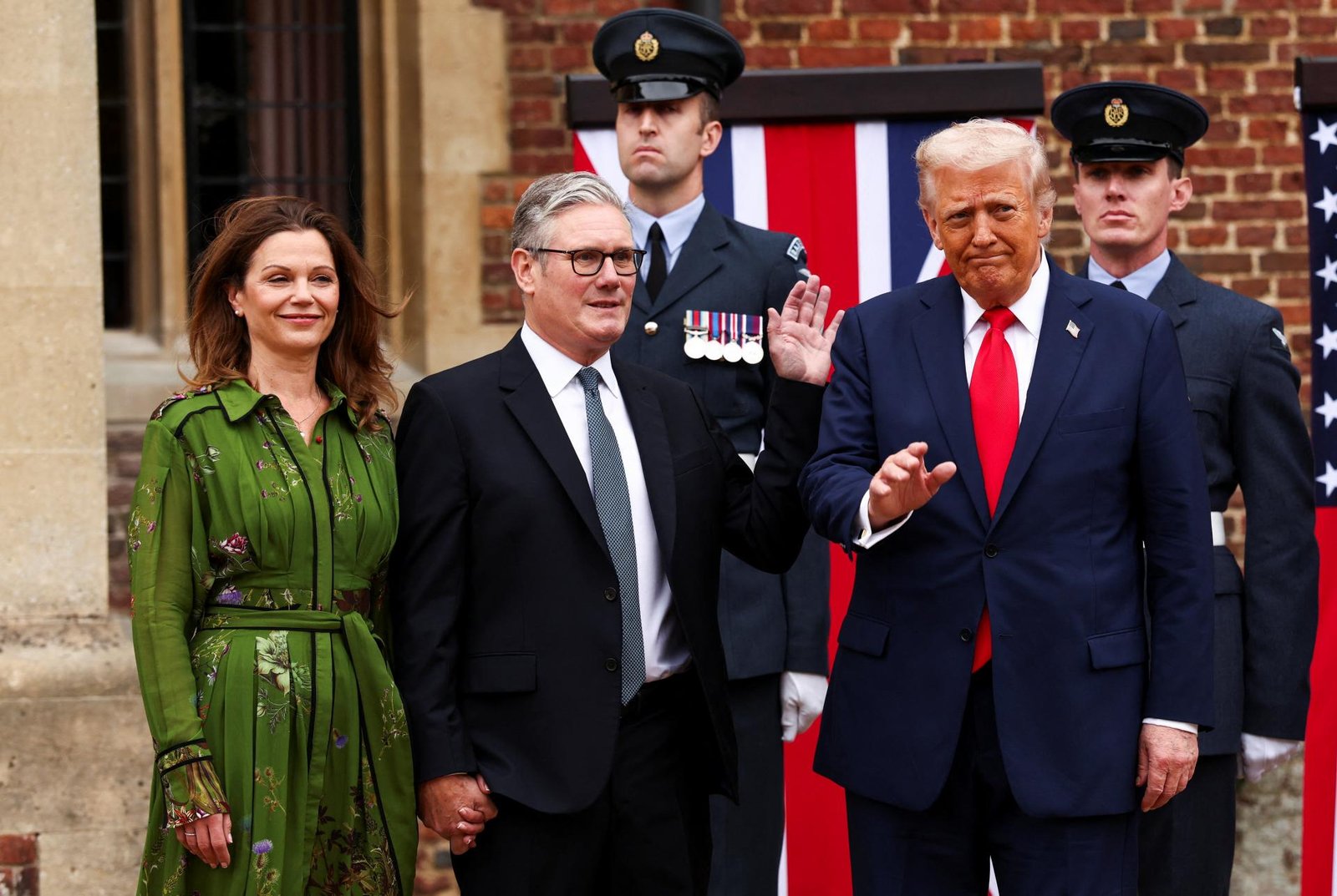 Trump je na stretnutí so Starmerom, britský premiér ho privítal vo vidieckom sídle Chequers
