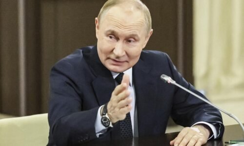 Šéf britskej rozviedky: Putin nemá záujem o mier, Západ len vodí za nos