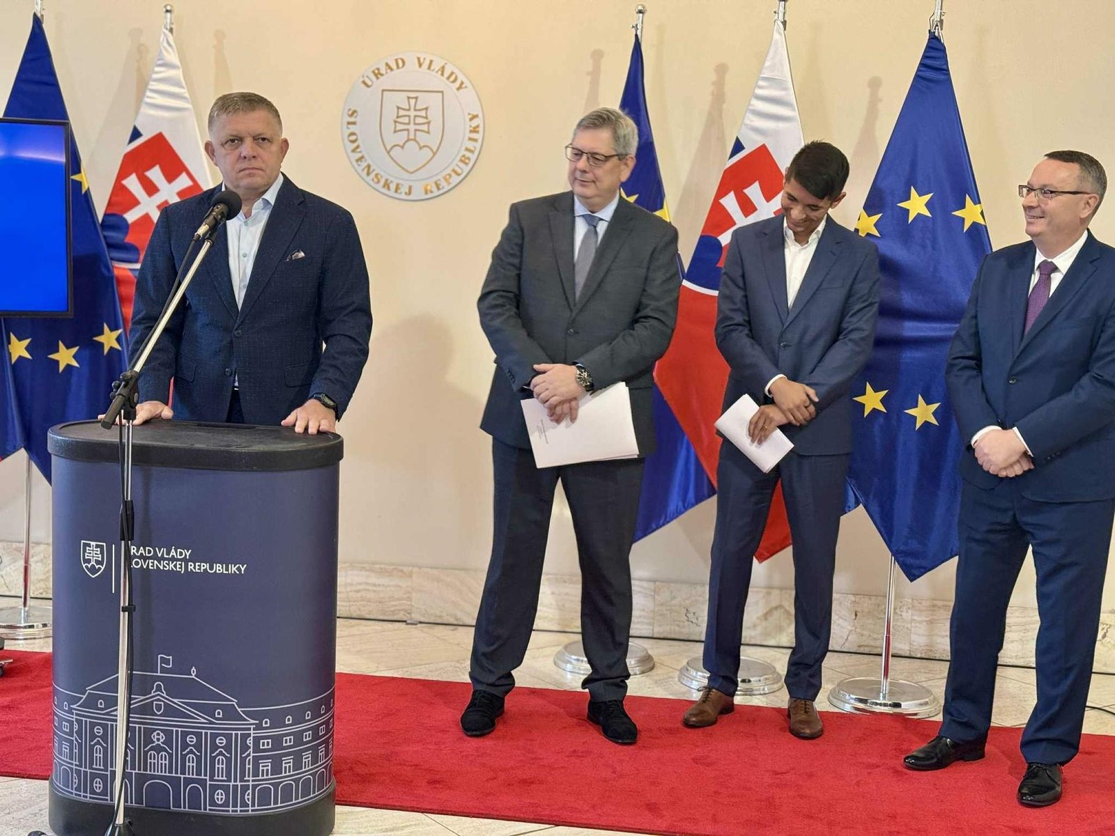 Fico obvinil Šimečkomu matku z podvodu. Chce, aby ministerstvá peniaze vymáhali